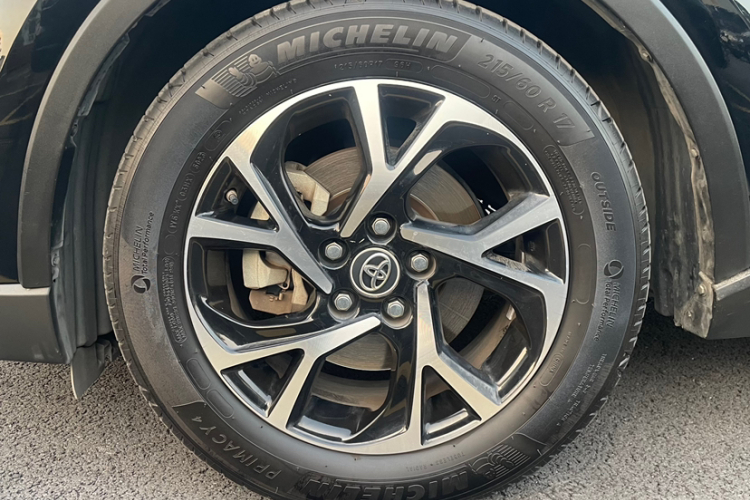 Toyota C-HR 2018 car image #4