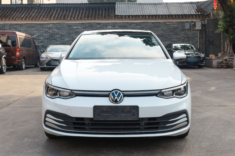 Volkswagen Golf 2023 car image #4