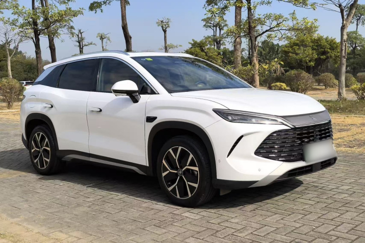 BYD SongL DM-i 2025 car image #4