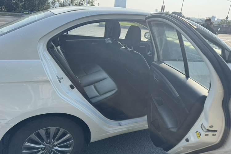 Suzuki 2015 car image #4