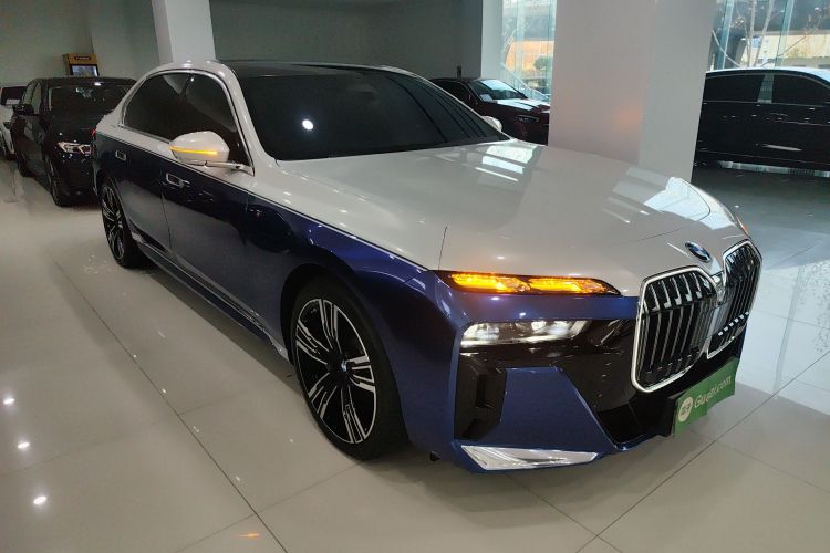 BMW i7 2025 car image #4