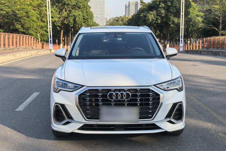 Audi Q3 2019 car image #4
