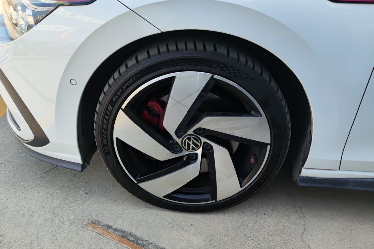 Volkswagen GolfGTI 2021 car image #4