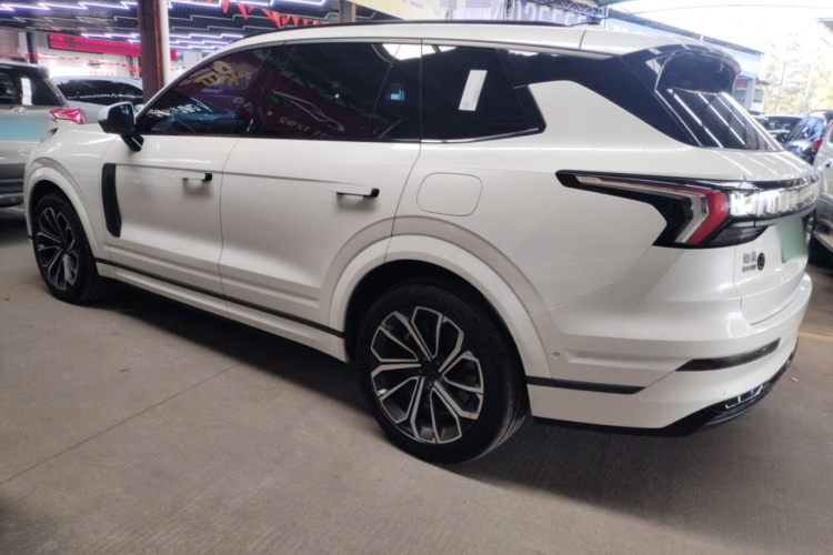 Lynk & Co 09 EM-P 2023 #4 Lynk & Co 09 EM-P 2023 car image #4
