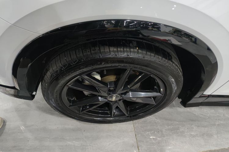 2020 immagine di auto #4