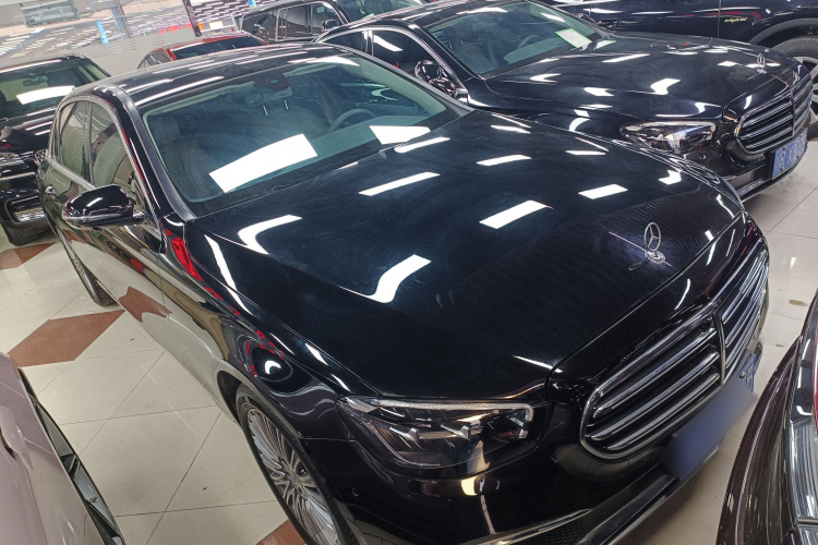 Mercedes-Benz E Class 2023 car image #4