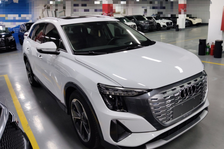 Audi Q5 e-tron 2023 #4 Audi Q5 e-tron 2023 immagine di auto #4