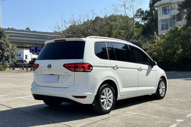 Volkswagen Touran 2019 #4 Volkswagen Touran 2019 car image #4