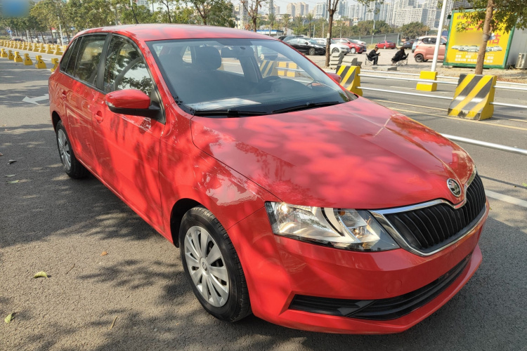 Skoda Rapid Spaceback 2018 car image #4