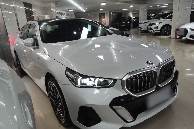 BMW i5 2025 car image #4