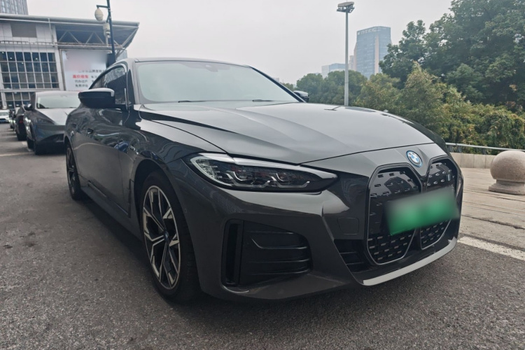 BMW i4 2022 car image #4