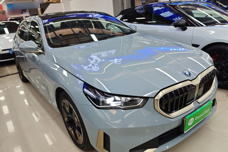 BMW i5 2024 immagine di auto #4