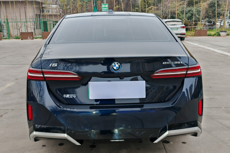 BMW i5 2024 car image #4