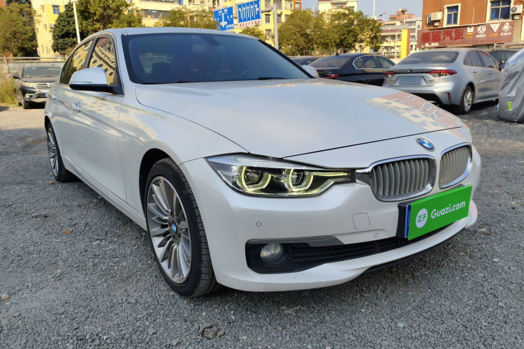 BMW 3 Series 2018 immagine di auto #4