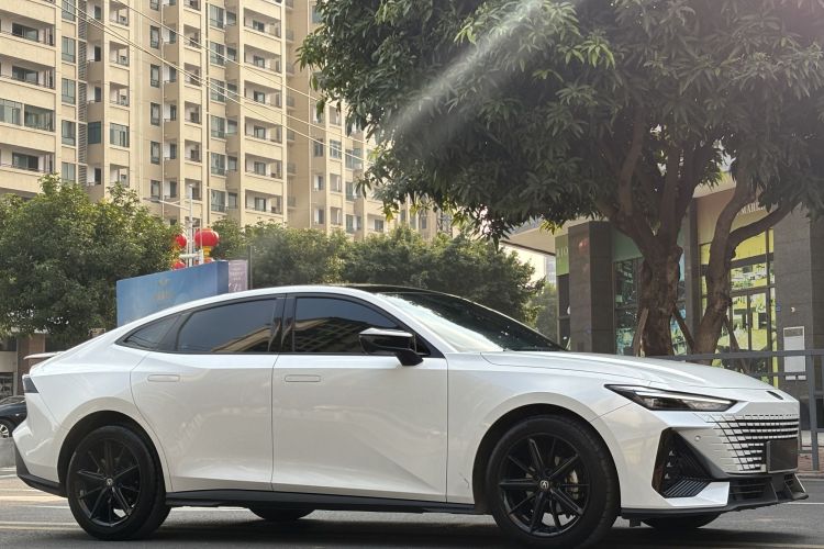 Changan UNI-V 2023 car image #4