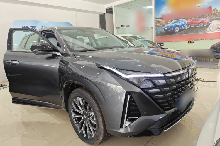 Changan UNI-Z PHEV 2025 #4 Changan UNI-Z PHEV 2025 car image #4