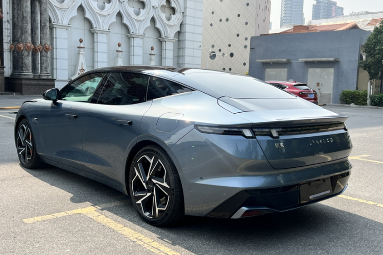 Lynk & Co 2025 car image #4
