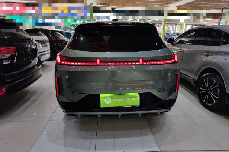 Lynk & Co 08 EM-P 2023 car image #4