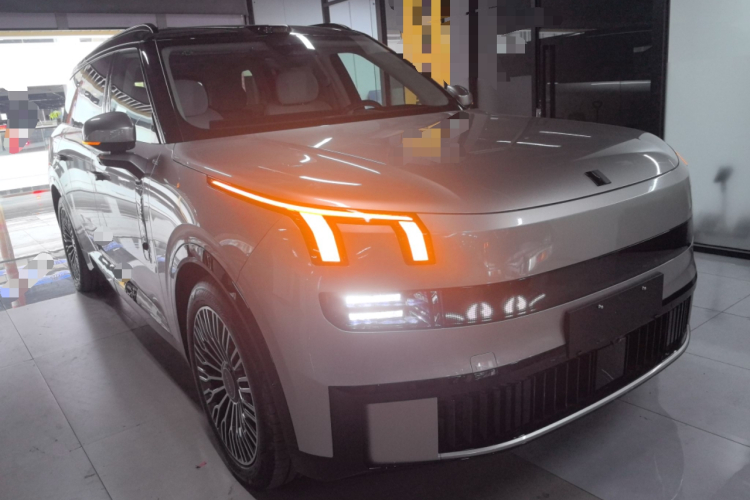 Lynk & Co 900 2025 #4 Lynk & Co 900 2025 car image #4