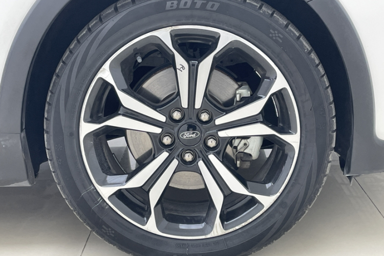 Ford Focus Active 2020 #4 Ford Focus Active 2020 صورة سيارة #4