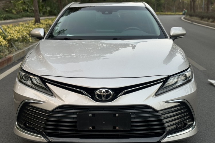 Toyota Camry 2022 car image #4