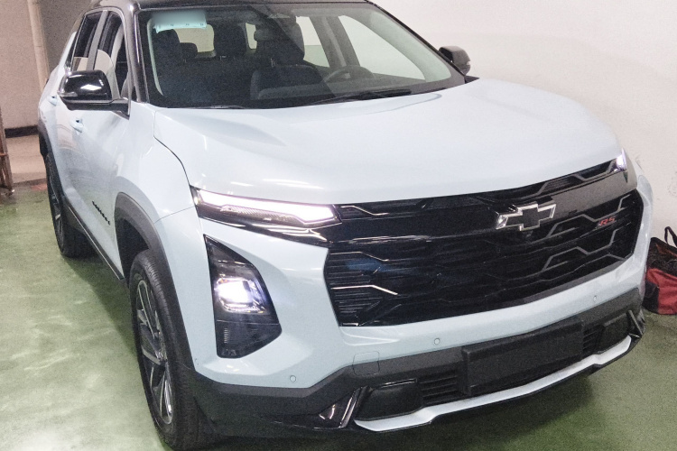 Chevrolet Equinox Plus 2025 #4 Chevrolet Equinox Plus 2025 car image #4