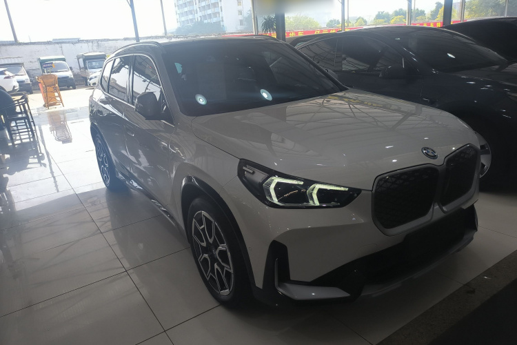 BMW iX1 2024 изображение автомобиля #4