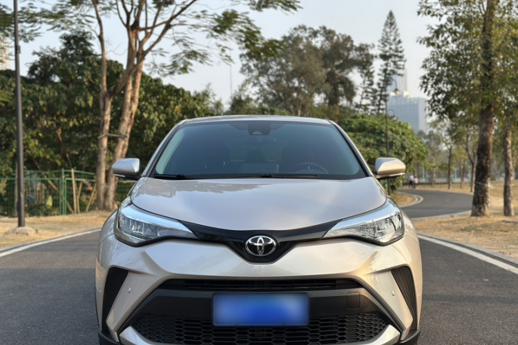 Toyota C-HR 2022 car image #4