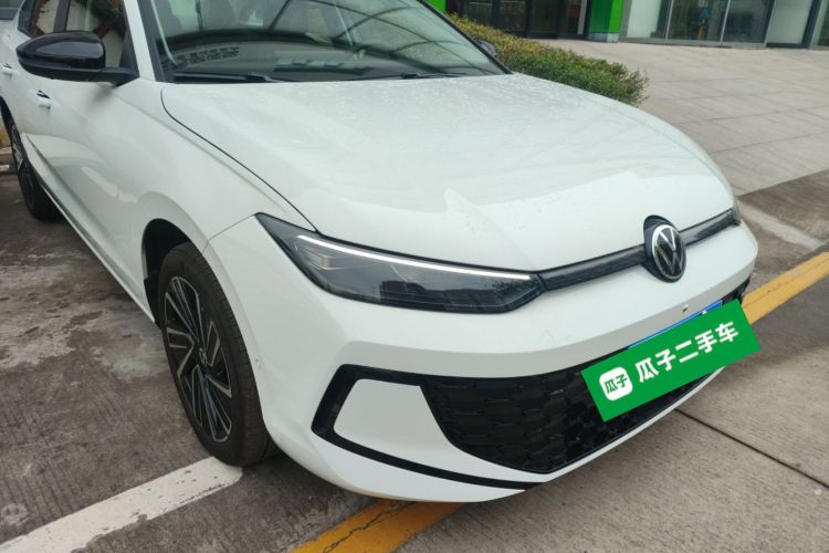Volkswagen 2025 car image #4
