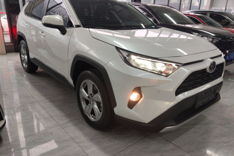 Toyota RAV4 2023 car image #4