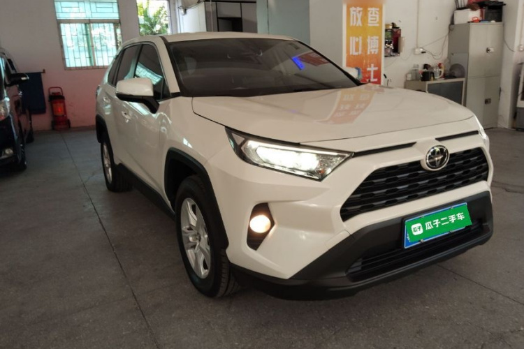 Toyota RAV4 2021 car image #4