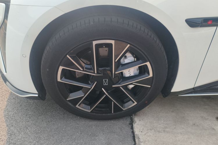 Avatr 06 2025 car image #4