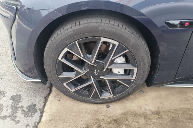 Avatr 06 2025 car image #4