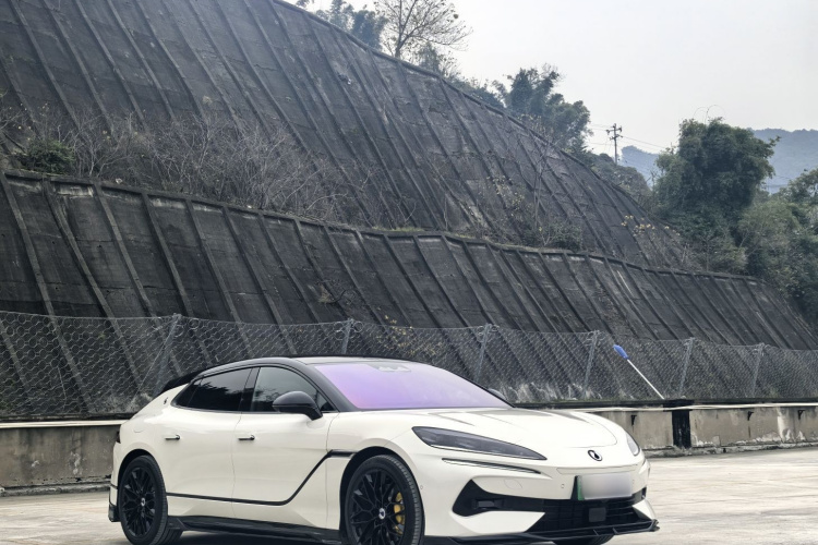 Denza Z9GT 2025 #4 Denza Z9GT 2025 car image #4