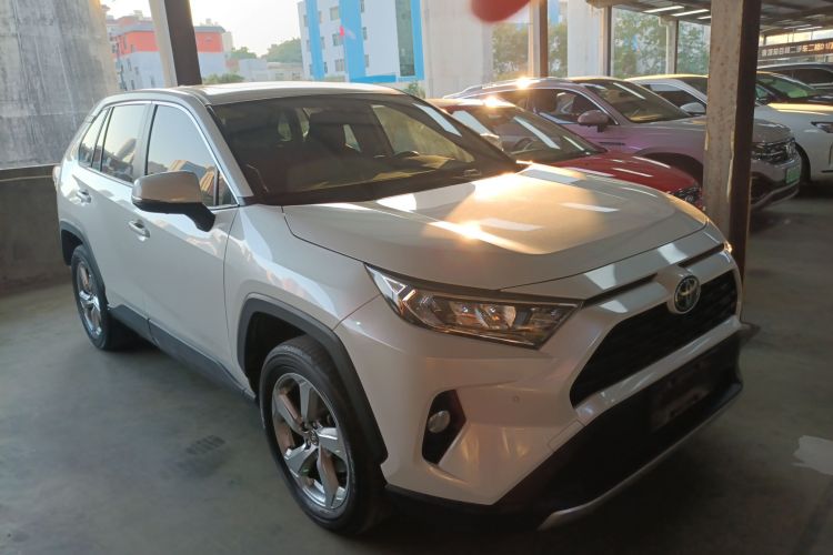 Toyota RAV4 2022 car image #4