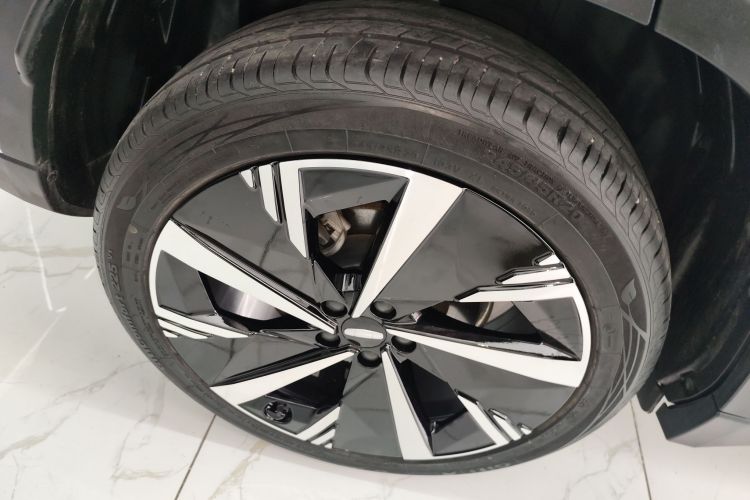 GEELY Boyue L 2024 car image #4