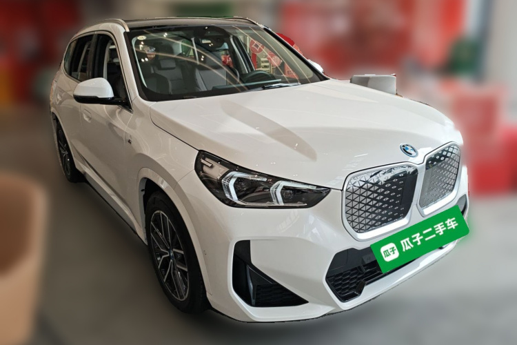 BMW iX1 2025 car image #4