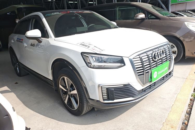 Audi Q2L e-tron 2020 car image #4