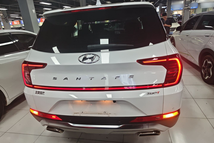 Hyundai Santa Fe 2022 car image #4