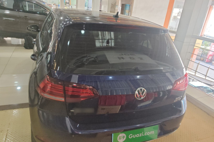 Volkswagen Golf 2020 car image #4