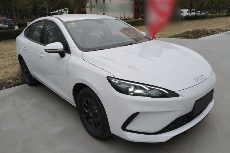 BYD Seal 05 DM-i 2025 immagine di auto #4