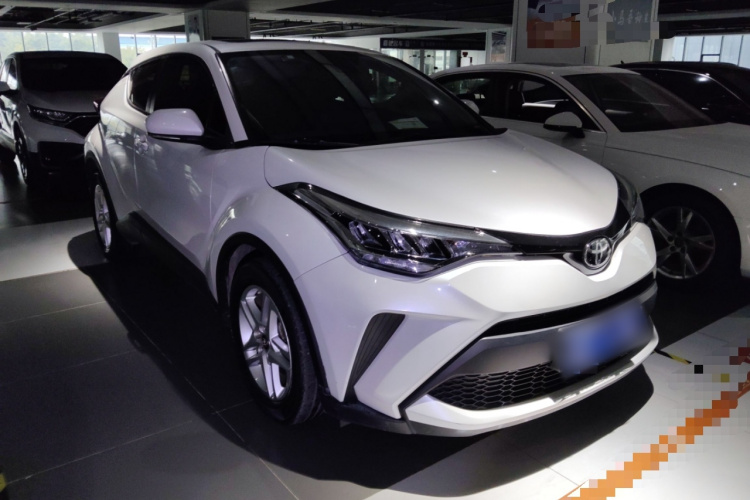 Toyota C-HR 2022 #4 Toyota C-HR 2022 صورة سيارة #4