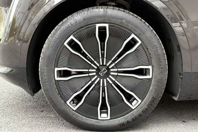 Avatr 07 2024 car image #4