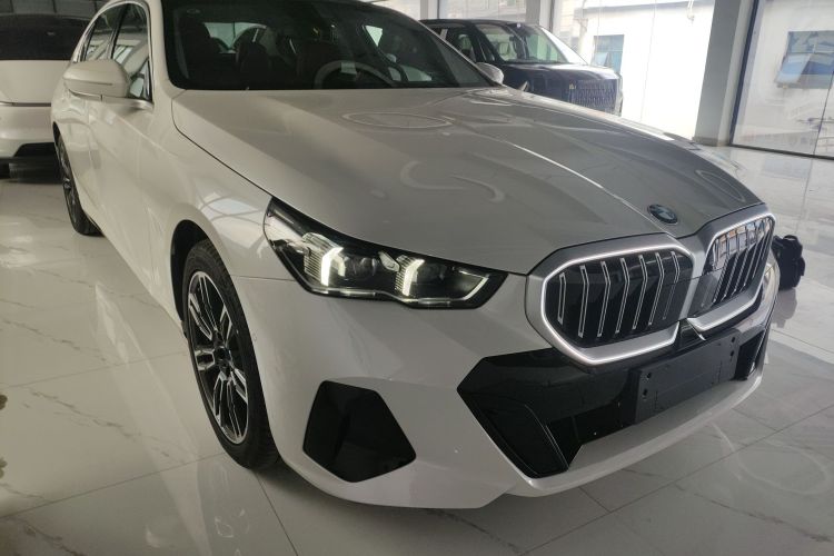 BMW 5 Series 2026 immagine di auto #4