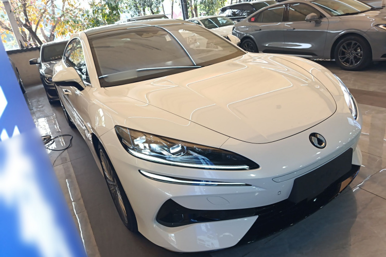 Denza Z9 2024 #4 Denza Z9 2024 car image #4