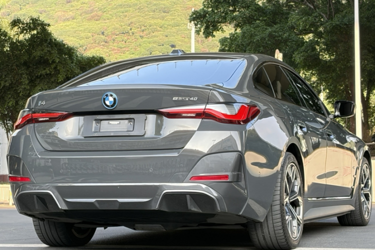 BMW i4 2022 car image #4