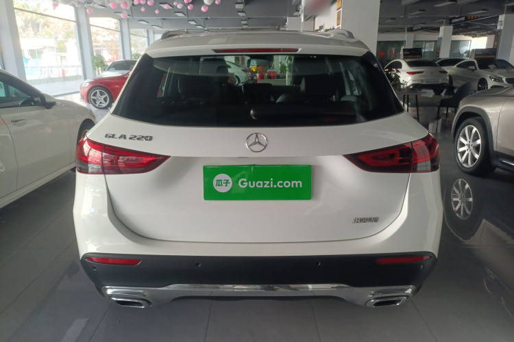 Mercedes-Benz GLA Class 2023 immagine di auto #4