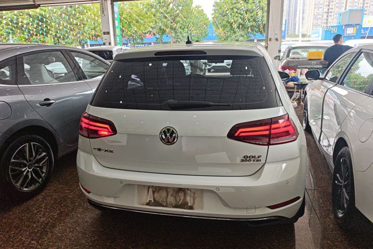 Volkswagen Golf 2019 car image #4