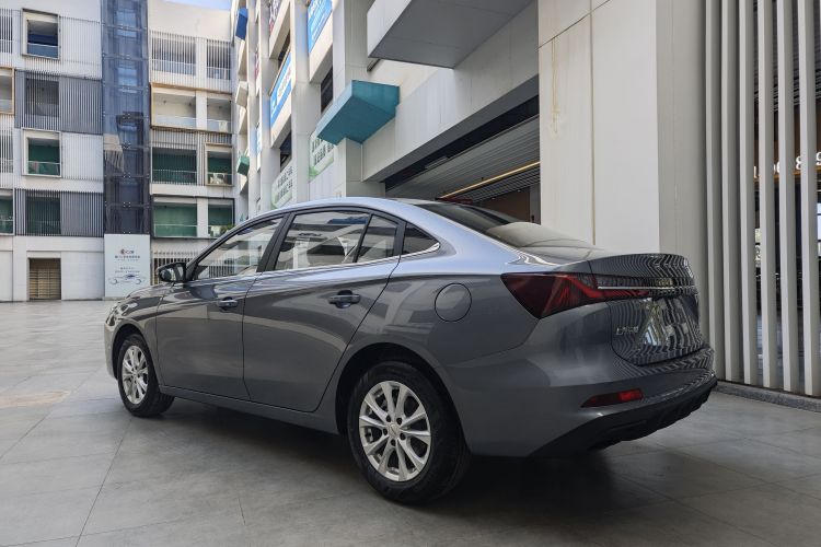 Roewe i5 изображение автомобиля #4