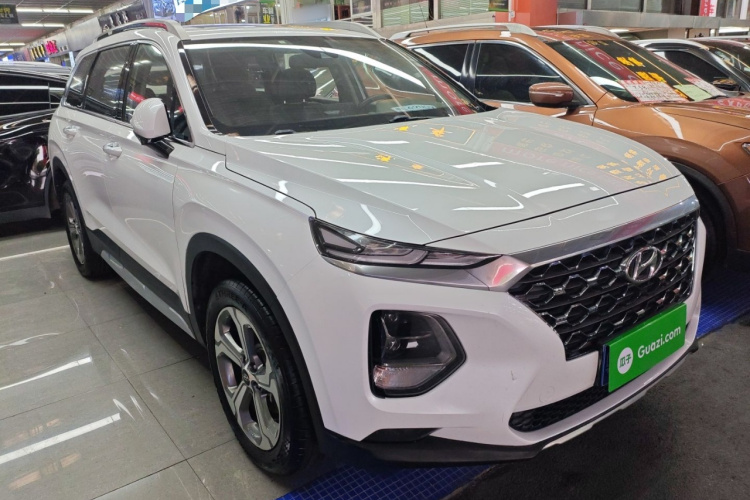 Hyundai Santa Fe 2019 car image #4